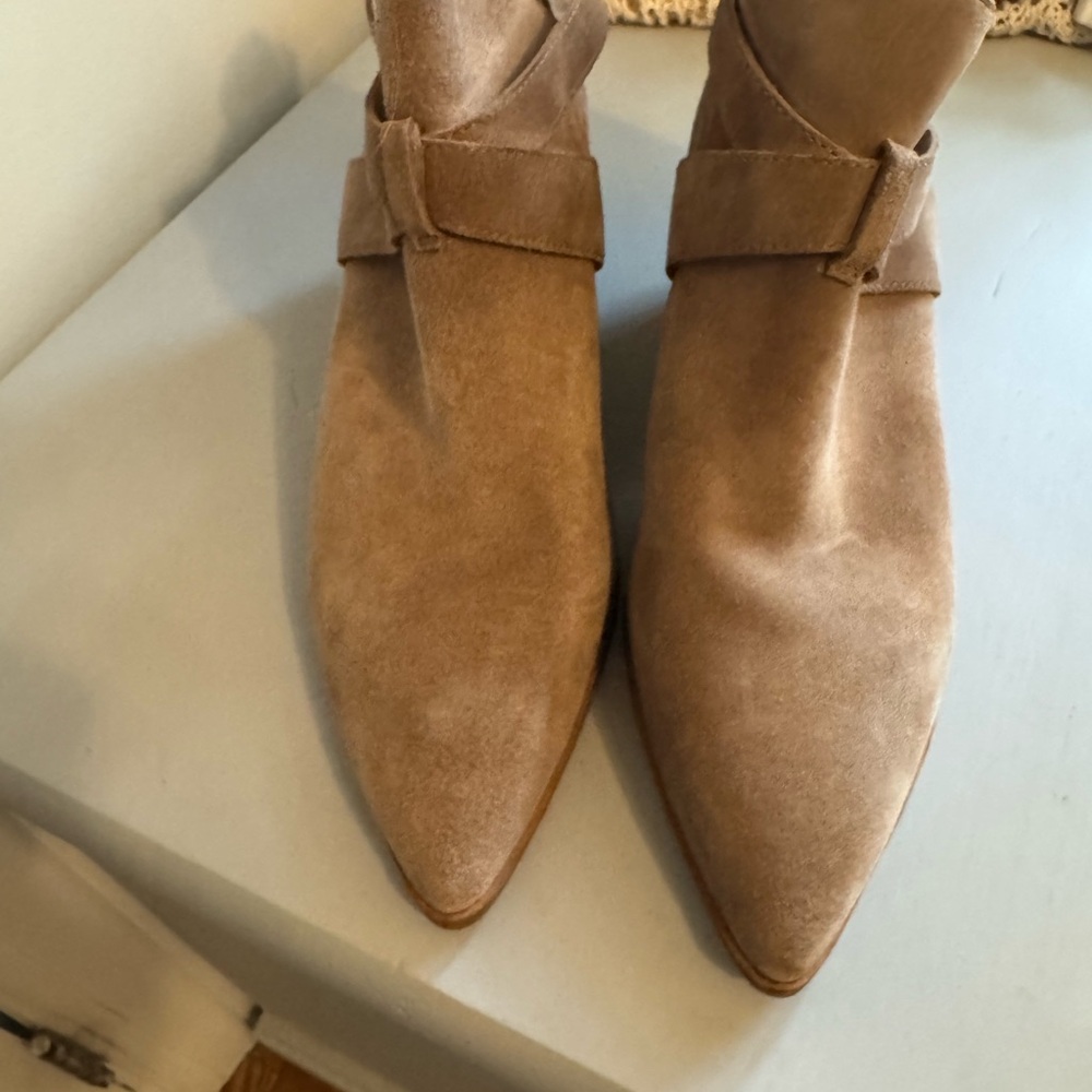Sole Society Booties.  Suede Camel